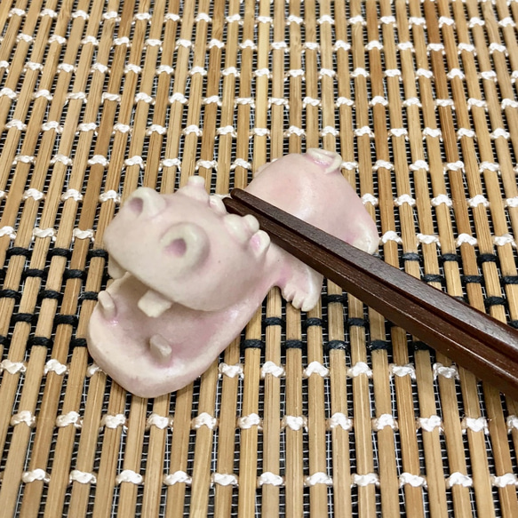陶器 箸置き　カバ・ピンク単品【Ha025】 1枚目の画像