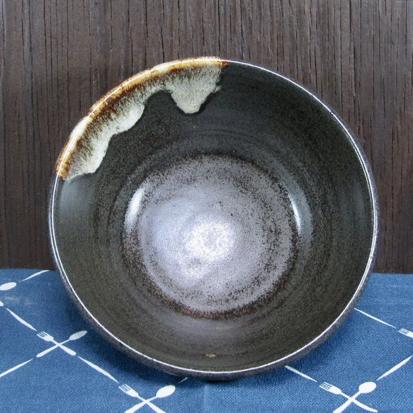 陶器 ご飯茶碗（大） 黒＋白【210503】 3枚目の画像