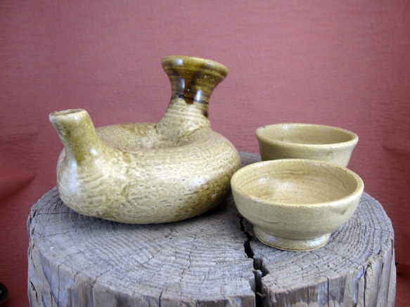骨董 徳利とぐい呑のセット ドーナツ型徳利，ぐい呑みセット（陶器） おちょこ・ぐい呑み・徳利 ば