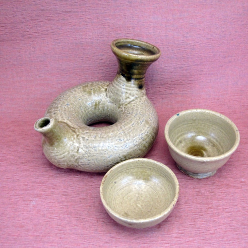 ドーナツ型徳利，ぐい呑みセット（陶器） おちょこ・ぐい呑み・徳利 ば