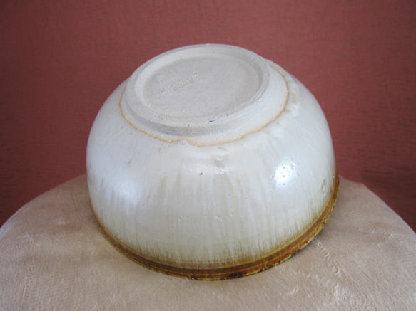 陶器小どんぶり うす茶・白 4枚目の画像