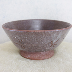 陶器ご飯茶碗（小） 赤土・トンボ柄 1枚目の画像