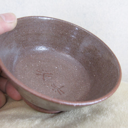 陶器ご飯茶碗（小） 赤土・トンボ柄 3枚目の画像