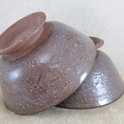 陶器ご飯茶碗（小） 赤土・トンボ柄 4枚目の画像