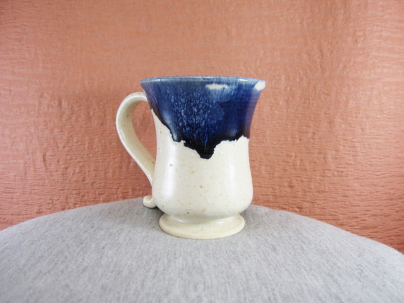 陶器マグカップ・トランジスタ（白＋青） 2枚目の画像