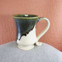 陶器マグカップ・スレンダー（白＋緑） 1枚目の画像