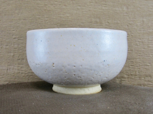陶器ご飯茶碗（中）藁白釉 2枚目の画像