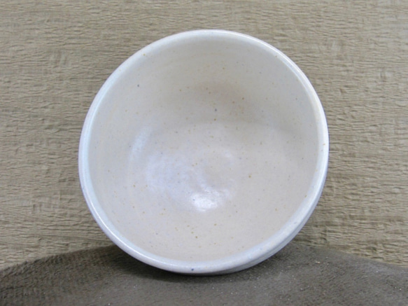 陶器ご飯茶碗（中）藁白釉 3枚目の画像
