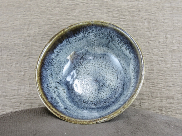 ひとくち茶碗　朝鮮唐津風 青黒・白 5枚目の画像