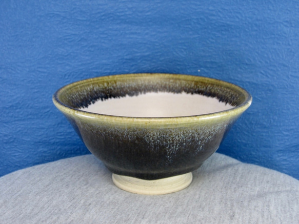 陶器ご飯茶碗（やや大）黒織部釉 1枚目の画像