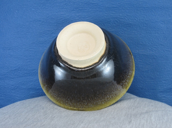 陶器ご飯茶碗（やや大）黒織部釉 4枚目の画像
