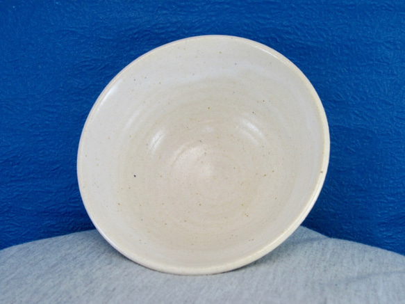 陶器ご飯茶碗（中）藁白釉その１ 3枚目の画像