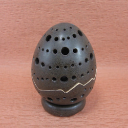 陶器 たまご型穴あきキャンドルスタンド　黒-2　【190406】 3枚目の画像