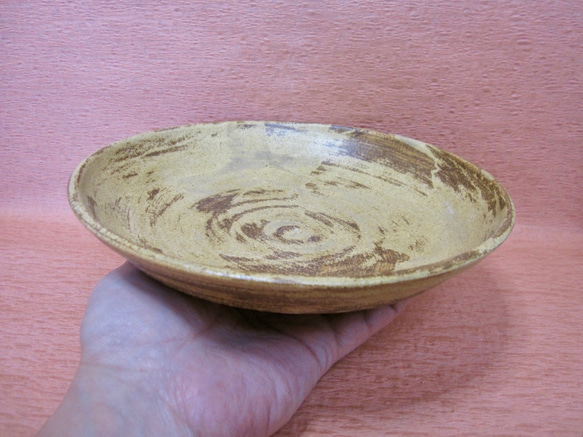 陶器 中皿やや深め 黄瀬戸釉　【190450】 1枚目の画像