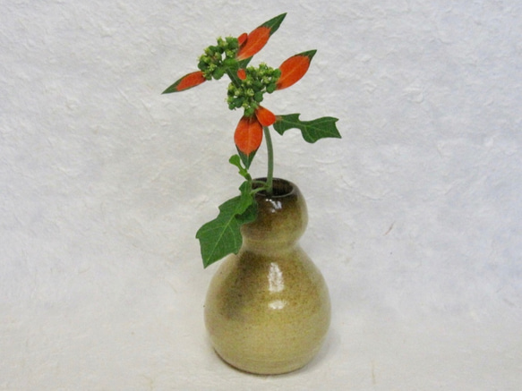 花柄陶器花瓶 二重ひょうたん型 陶器製 花瓶 両手付き 水瓶型 花模様 高さ30cm｜札幌の