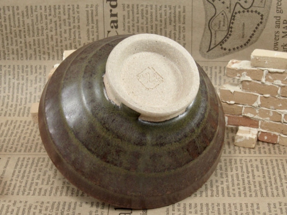 陶器ご飯茶碗（やや大）鉄赤色　【200104】 4枚目の画像
