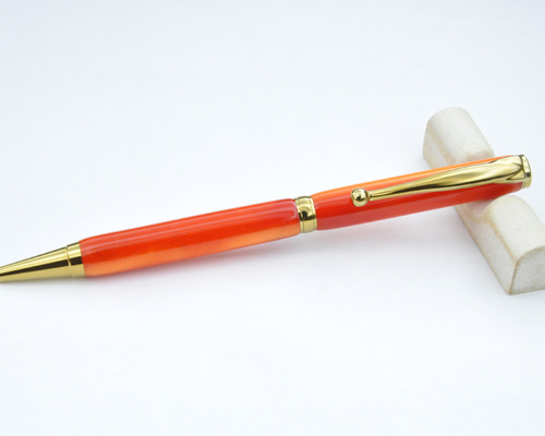 アクリルで作ったボールペン きらめく朱色 ペン・筆記用具 木