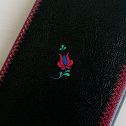 ハンガリーの花が咲く　マチョー刺繍柄の合皮チケットホルダー・チケットケース　※受注生産 4枚目の画像