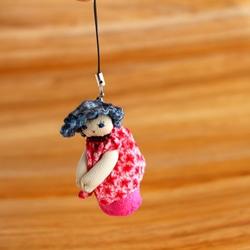 文化人形 古布ブローチ ストラップ 女の子 正絹 ちりめん 絞り染 ピンク 5枚目の画像