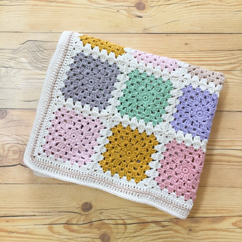 グラニースクエアのブランケット❁ かぎ針編み /ひざ掛け