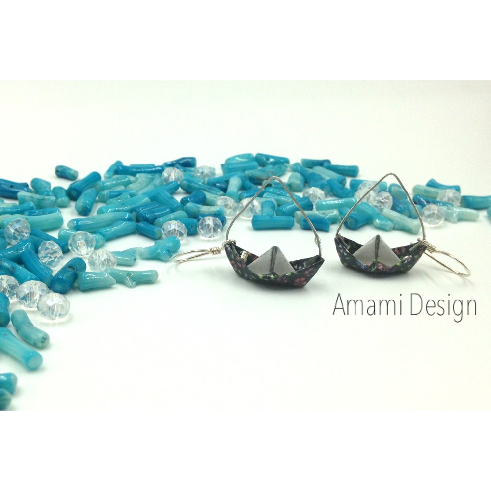 折り紙ピアス★揺れるヨット⛵️黒b