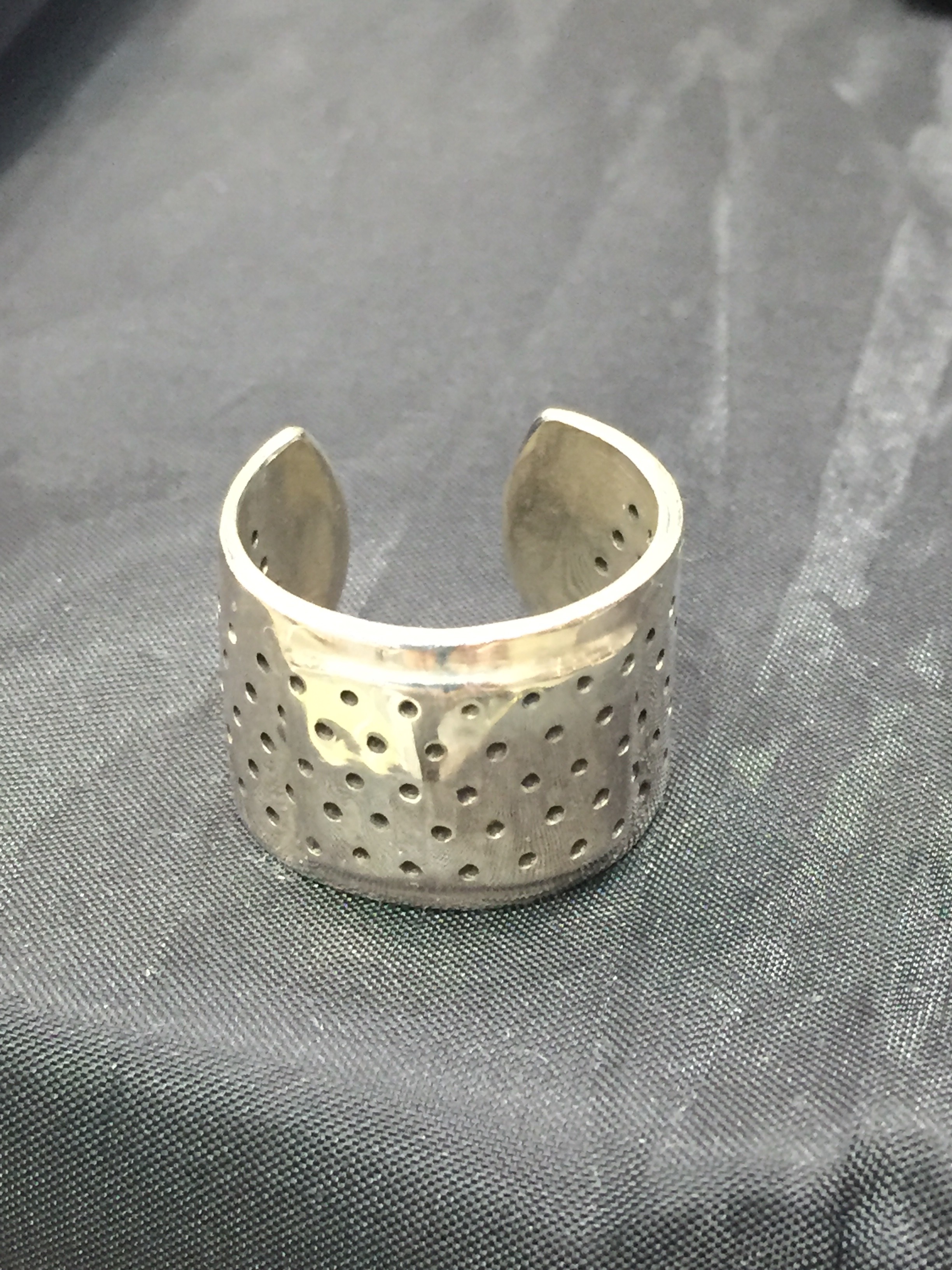 あなたの指を保護しますリング