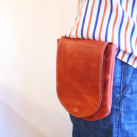 一個簡單的腰部袋&lt;野生紅&gt; 第1張的照片