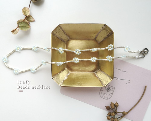 空色の花モチーフ❁ビーズネックレス ビーズアクセサリー フラワー