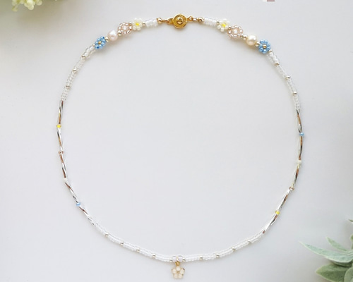 ❁ back style .. 淡水パールとフラワーチャームのビーズネックレス
