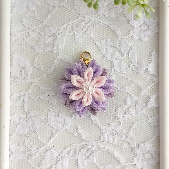 淡い紫色つまみ細工の帯飾りと匂い袋のセット　～白檀の香り～ 2枚目の画像