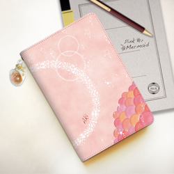 【名入れオーダー】ピンク人魚のタブレットケース　Mサイズ　貝殻チャーム付き 1枚目の画像
