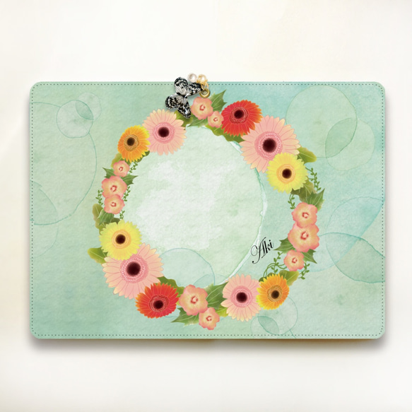 【名入れオーダー】10月　誕生花のタブレットケース　Mサイズ　蝶チャーム付き 2枚目の画像