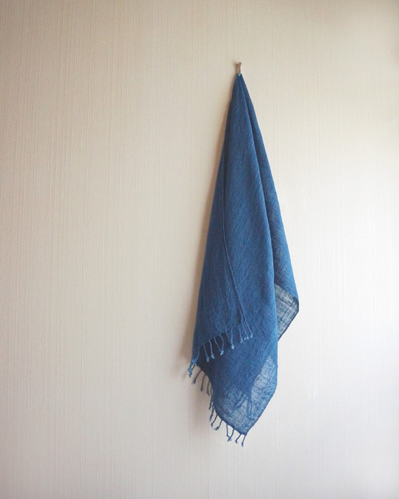 【CREOLE】手紡ぎ手織り大判ストール・薄藍 2枚目の画像