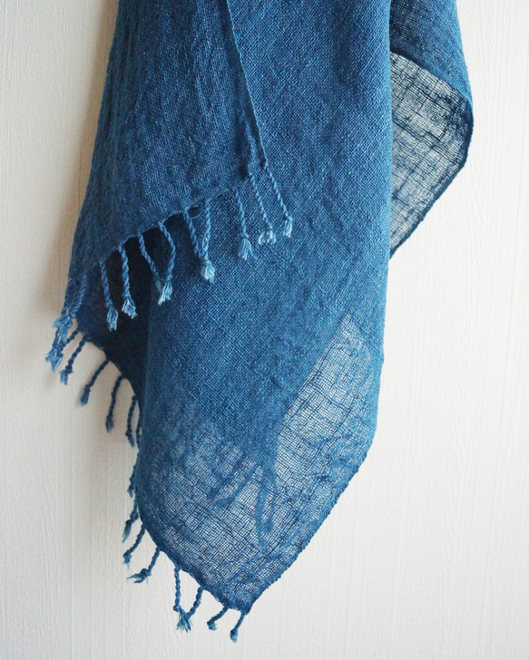 【CREOLE】手紡ぎ手織り大判ストール・薄藍 3枚目の画像