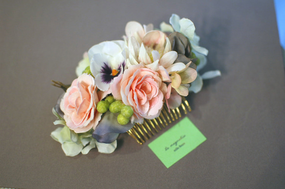 antique mini rose comb:ベビーピンクのローズとビオラのヘアコーム 1枚目の画像