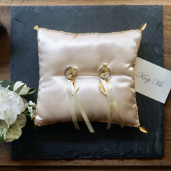 植物葉環枕：金箔和古董白色環形枕 第2張的照片