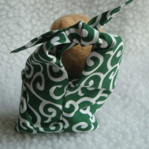 ❤豆柴❤️唐草風呂敷❤羊毛フェルト❤️ 羊毛フェルト 唐草風呂敷 柴犬さん 羊毛フェルト Lana** 通販