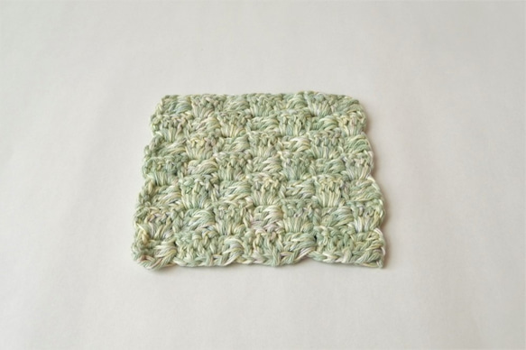 コットン糸の　模様編みコースター（４枚セット） 3枚目の画像
