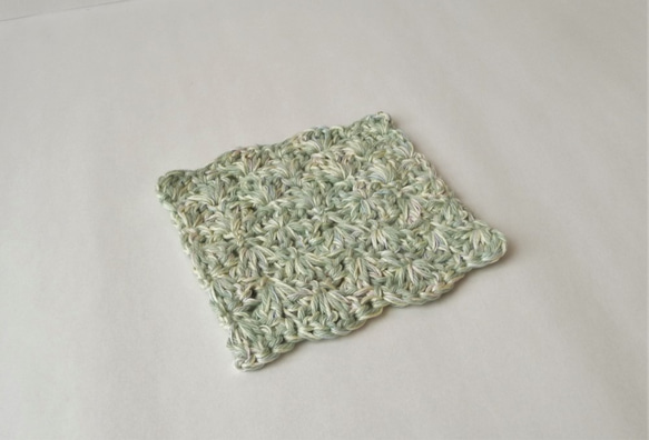 コットン糸の　模様編みコースター（４枚セット） 5枚目の画像