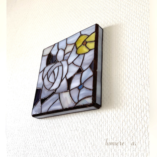 ✮大きめ✮ ステンドグラス　壁掛け　吊り下げ金具付き　バラ　ハンドメイド ✮大きめ✮ ステンドグラス 壁掛け 吊り下げ金具付き バラ