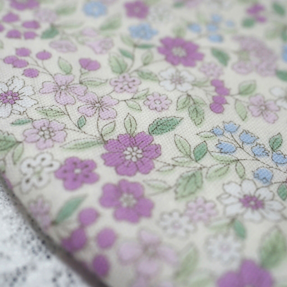パープルの小花が可愛いダブルガーゼマスク 花 紫 ムラサキ パープル 春マスク 大人かわいい 3枚目の画像