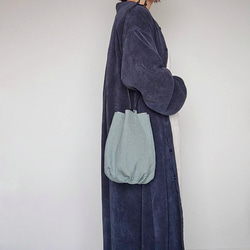 ベルギーリネンのギャザー巾着バッグ　オリーブ　受注製作 3枚目の画像
