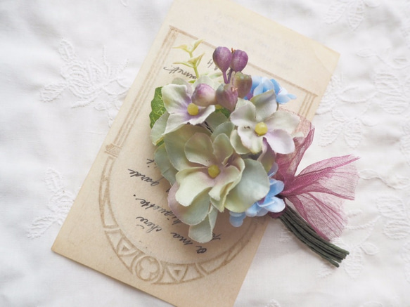 Petit bouquet de fleurs＊紫陽花の花束のコサージュ 1枚目の画像