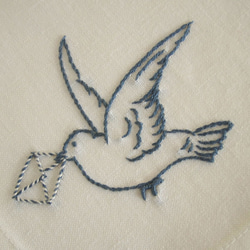 小鳥のリネンハンカチ(White+Blue) 2枚目の画像