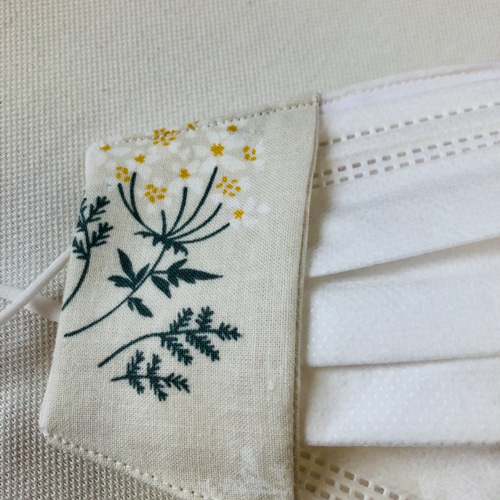 677 不織布マスクカバー レース 刺繍 フラワー ☆不織布マスクカバー✳︎レースフラワーのマスクカバー ナチュラル