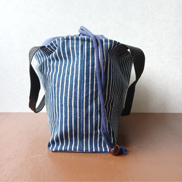 紺色ストライプ柄の巾着ハンドバッグ　トートバッグ 4枚目の画像