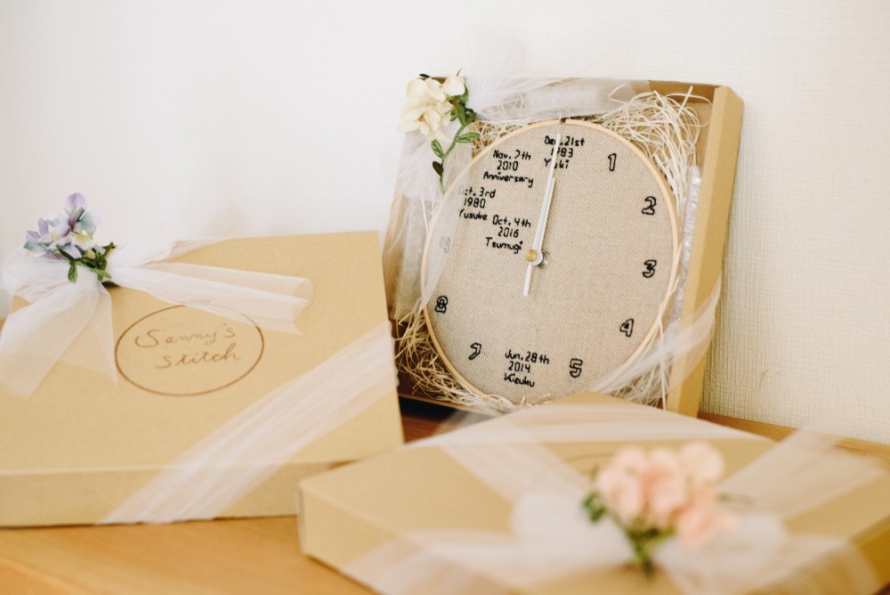 Family 家族のバースデイ 刺繍時計　オーダーメイド・名入れ