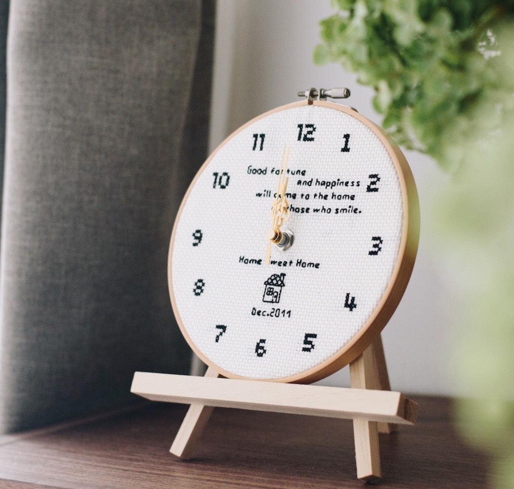 home sweet home おうち刺繍時計 　　オーダーメイド