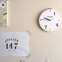 ショップマーク・オリジナルロゴのオーダーメイド　刺繍木製フレーム　刺繍時計 3枚目の画像