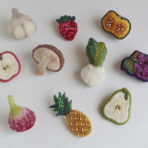 フルーツシリーズ】洋梨ブローチ ブローチ piikan 通販｜Creema  